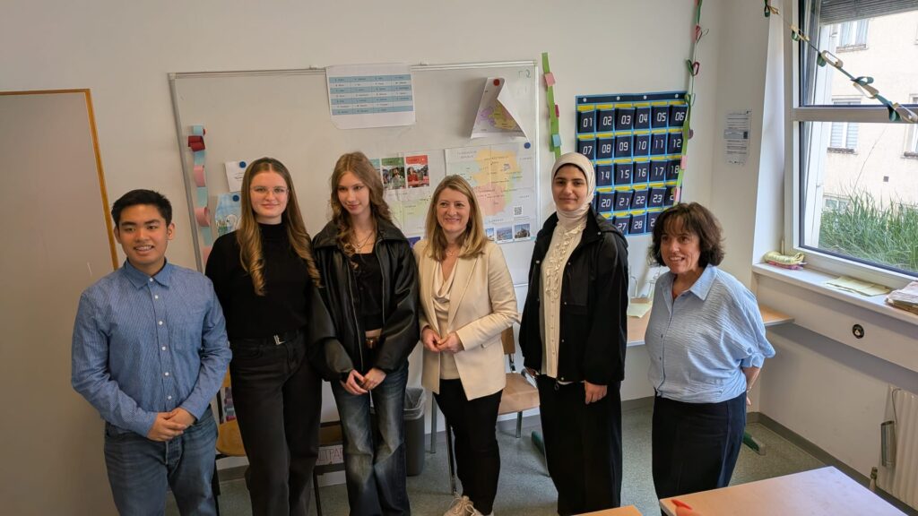 Besuch beim StartWien College, Vizebürgermeisterin Bettina Emmerling und die Leiterin von MA 17 Theodora Manolakos